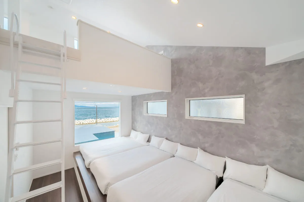 みんなで並んで眠る特別な体験。淡路島のヴィラで過ごす思い出に残る夜