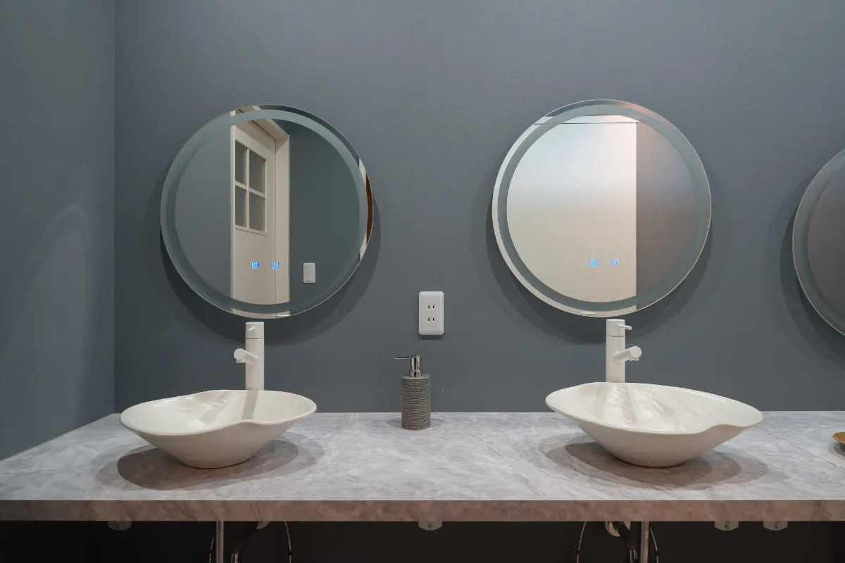 女優鏡×ReFa完備で、朝から気分が上がるパウダールーム