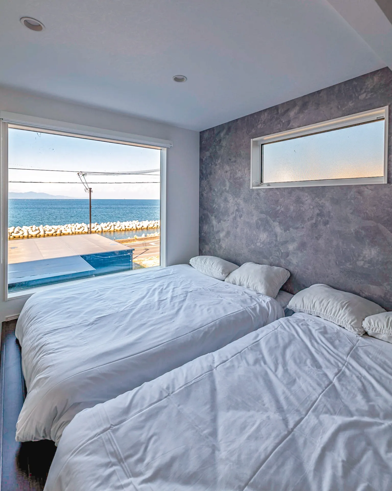 旅行のワクワク感を最大化!ヴィランス淡路島で叶える、ベッドが連なる特別な夜